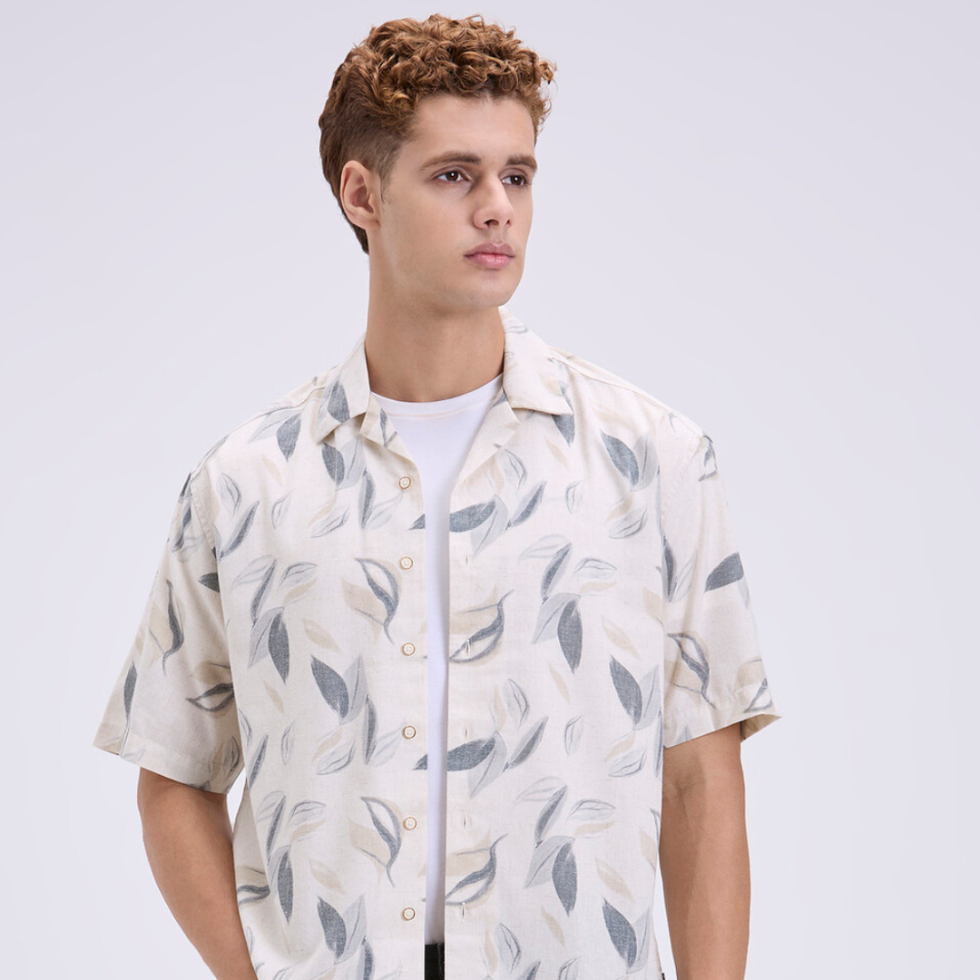 Men White Resort Collar Short Sleeve Shirt